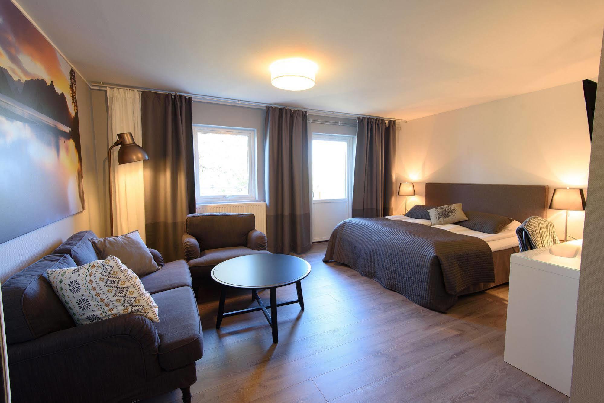 Hornavan Hotell 아르예플로그 외부 사진